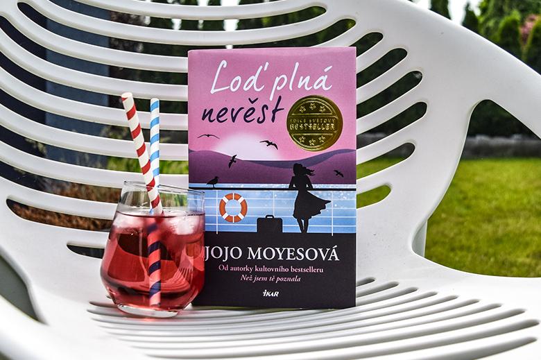Láska na vlnách: Jojo Moyesová rozehrává dojemnou symfonii emocí v nové knize Loď plná nevěst