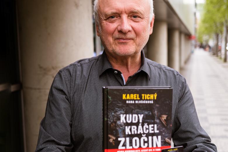 „Ne každý zločin, který sahá do nejvyšších pater politiky, bude spravedlivě a po zásluze potrestán.“ Třetí kniha bývalého kriminalisty Karla Tichého právě vyšla