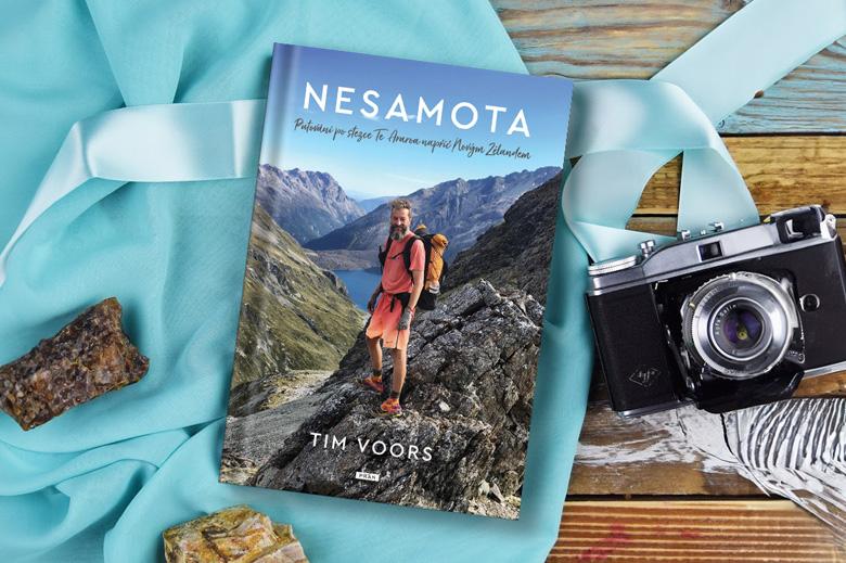 Nesamota – Putování po stezce Te Araroa napříč Novým Zélandem: Dobrodruh Tim Voors vás vezme na cestu stezkou, která vede po horách, plážích i deštným pralesem a sněhem