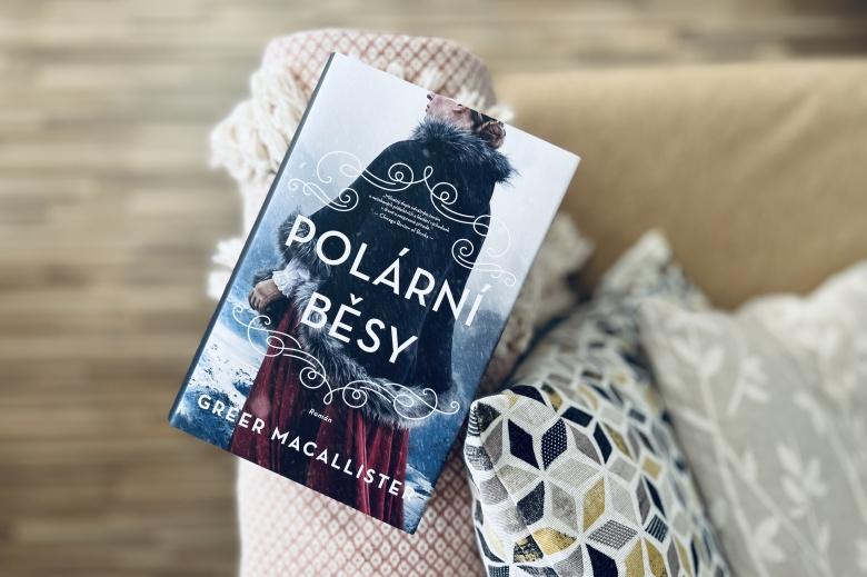 V románu americké spisovatelky Greer Macallister se dvanáct odvážných žen vydává do nebezpečné Arktidy, aby našly ztracenou Franklinovu expedici