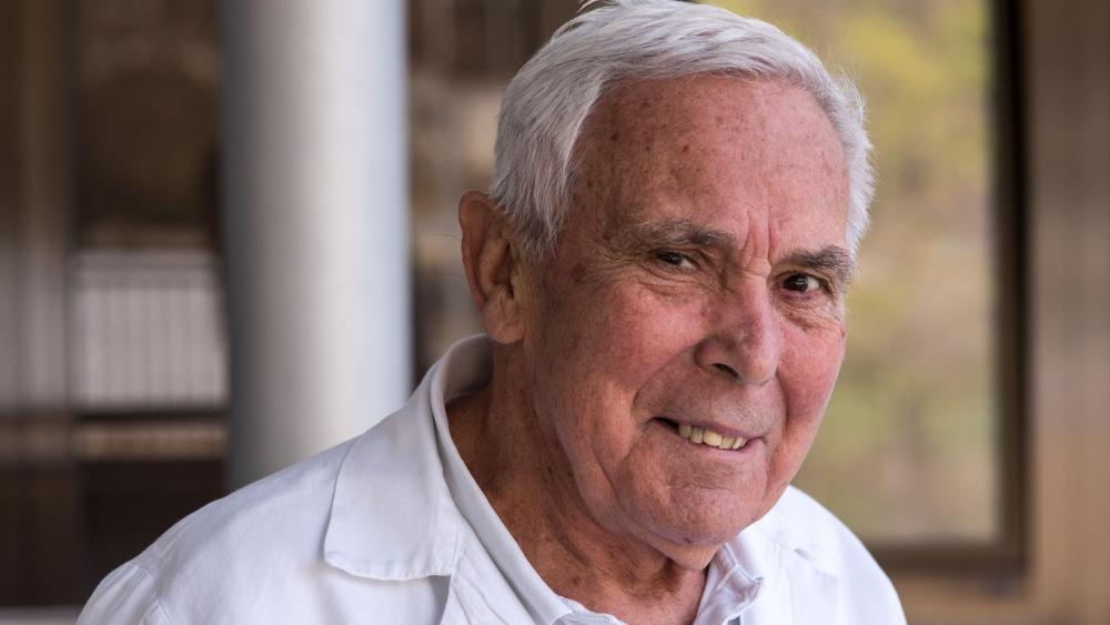 „Dávám přednost škaredé literatuře.“ Chirurg Pavel Pafko překvapuje nejen na sále, ale i mezi knihami