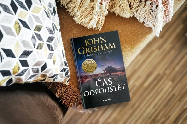 John Grisham je mistr slova. Jeho nový román je strhující, opatrný a zároveň jdoucí na dřeň