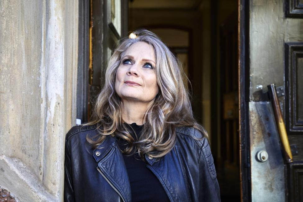 „Často se zmiňují statistiky, kolik procent párů se rozvádí, ale nikdo už nevytváří statistiky toho, kolik manželství je nešťastných.“ Spisovatelka Moa Herngren se nebojí otevřít témata, o kterých se často mlčí